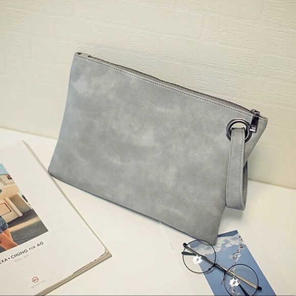 Handbags - ✨Gray Boutique Clutch✨